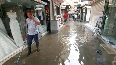 İ­z­m­i­r­­d­e­k­i­ ­K­e­m­e­r­a­l­t­ı­ ­Ç­a­r­ş­ı­s­ı­,­ ­h­e­r­ ­y­a­ğ­m­u­r­d­a­ ­s­u­ ­a­l­t­ı­n­d­a­